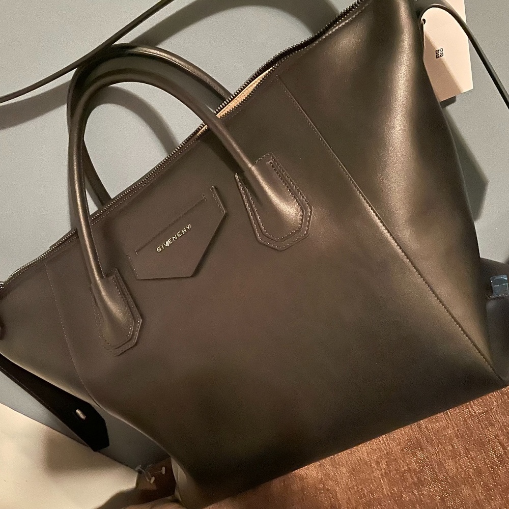GET IT! LARGE ANTIGONA SOFT BAG IN SMOOTH LEATHER - Picture 5 of 8